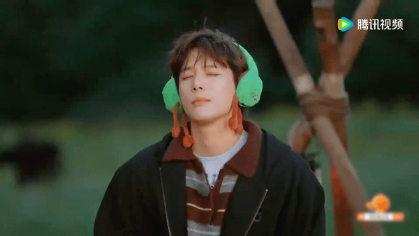 黄景瑜要不你抬头看看王安宇呢哈哈哈，黄景瑜，你的心眼儿去哪了？王安宇当上“狼王