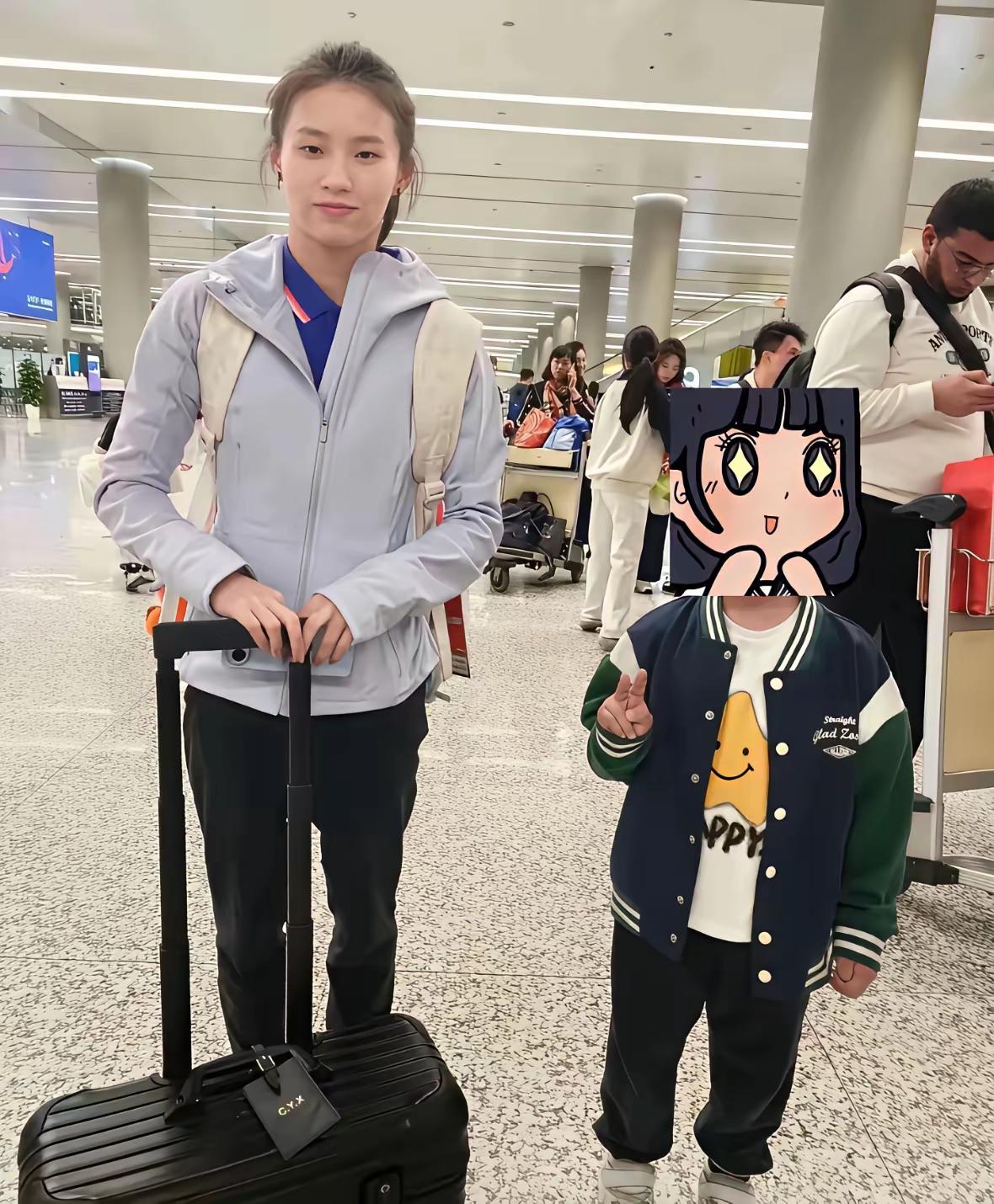 陈芋汐这波变化，看在眼里是真让人佩服。全运会后在机场，没有前拥后护，就安安