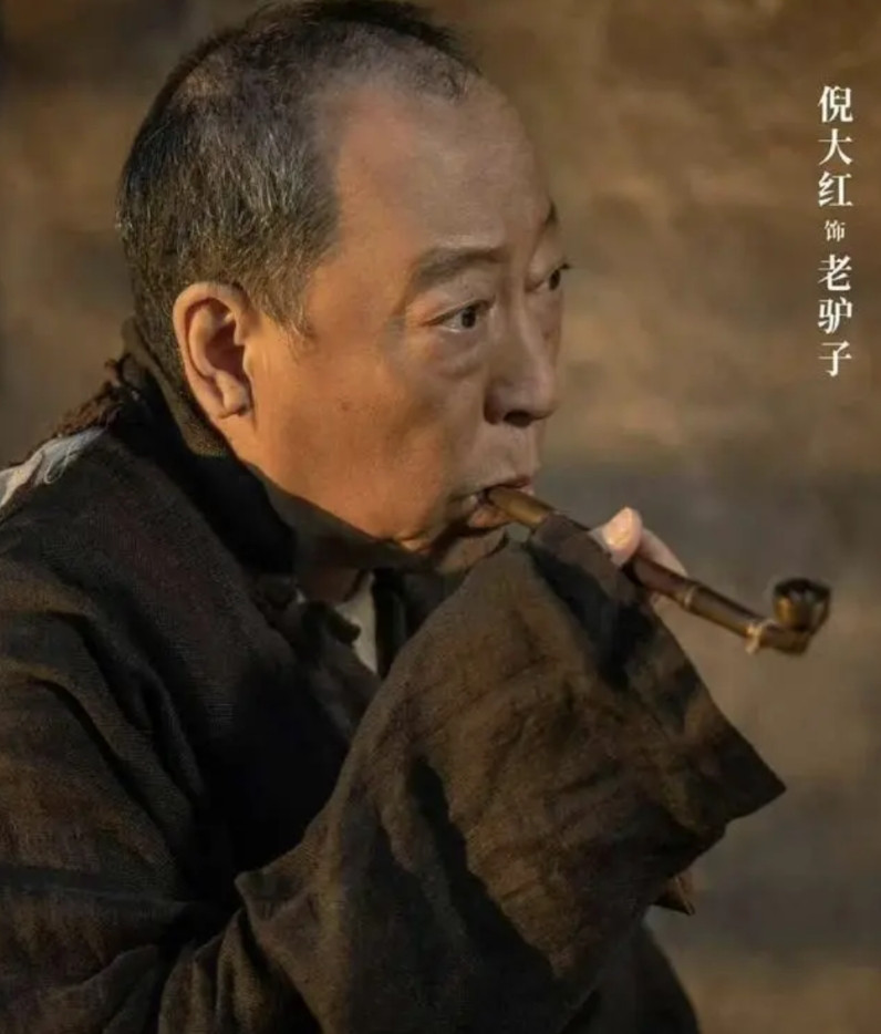 太假了，《归队》第15集中，倪大红饰演的老驴子领着三个所谓的儿子押着鲁长山假装去