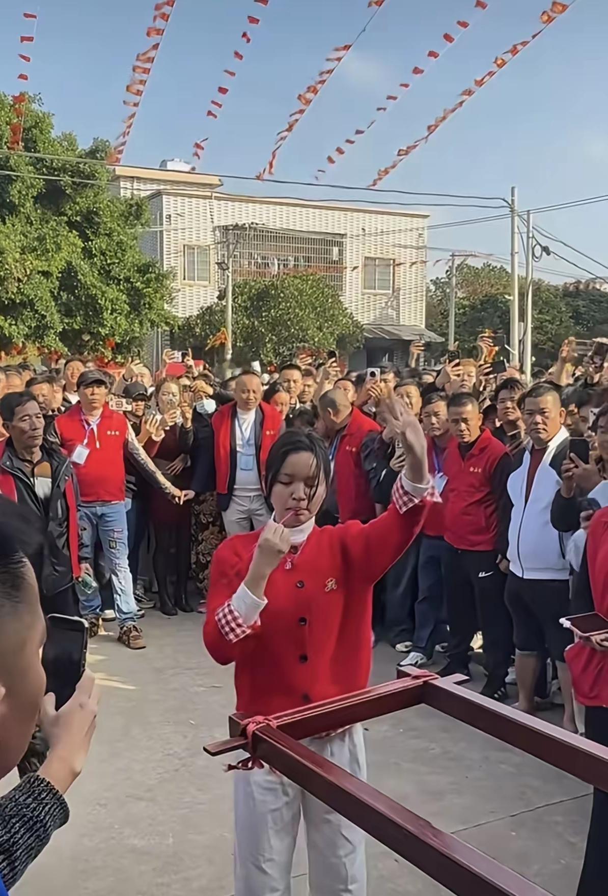 用人朝前，不用人朝后。福建妈祖事件，孩子爸把小姑娘领回去，差点挨打。我是烟台蓬莱