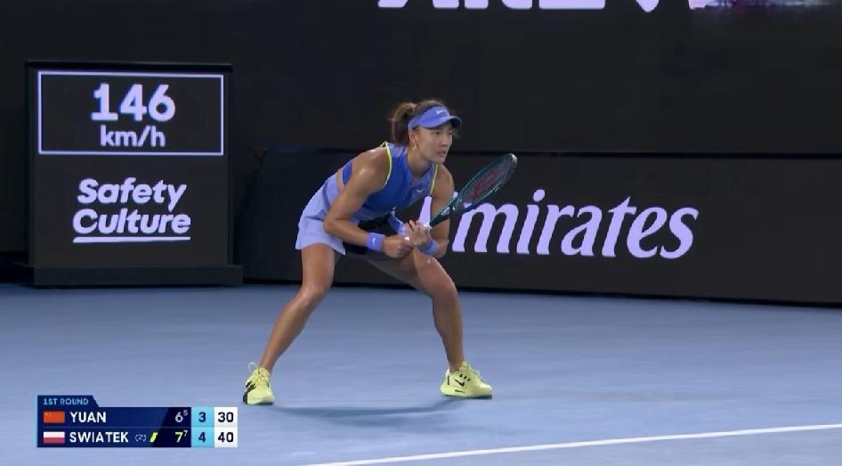 袁悦你今天输的像个战神！真的燃尽了啊！！澳网女单首轮，袁悦0：2不敌斯瓦泰克，