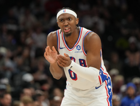 从西蒙斯到哈登再到马克西，恩比德身边就没一个能把挡拆逻辑打顺的后卫真的越看越