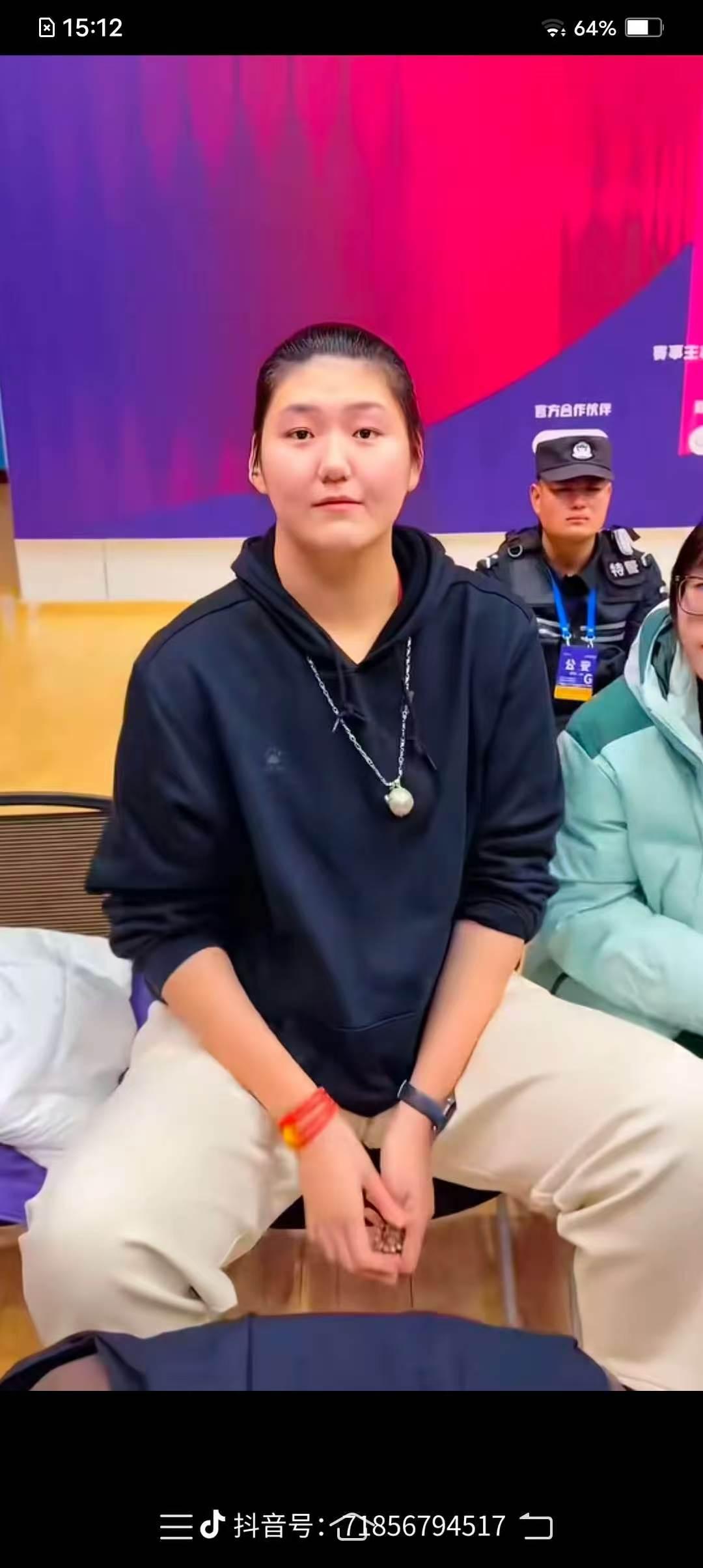 女篮老将王思雨连线大中锋张子宇！巴西教练组大声喊出，防住她俩。张曼曼一个直传队友