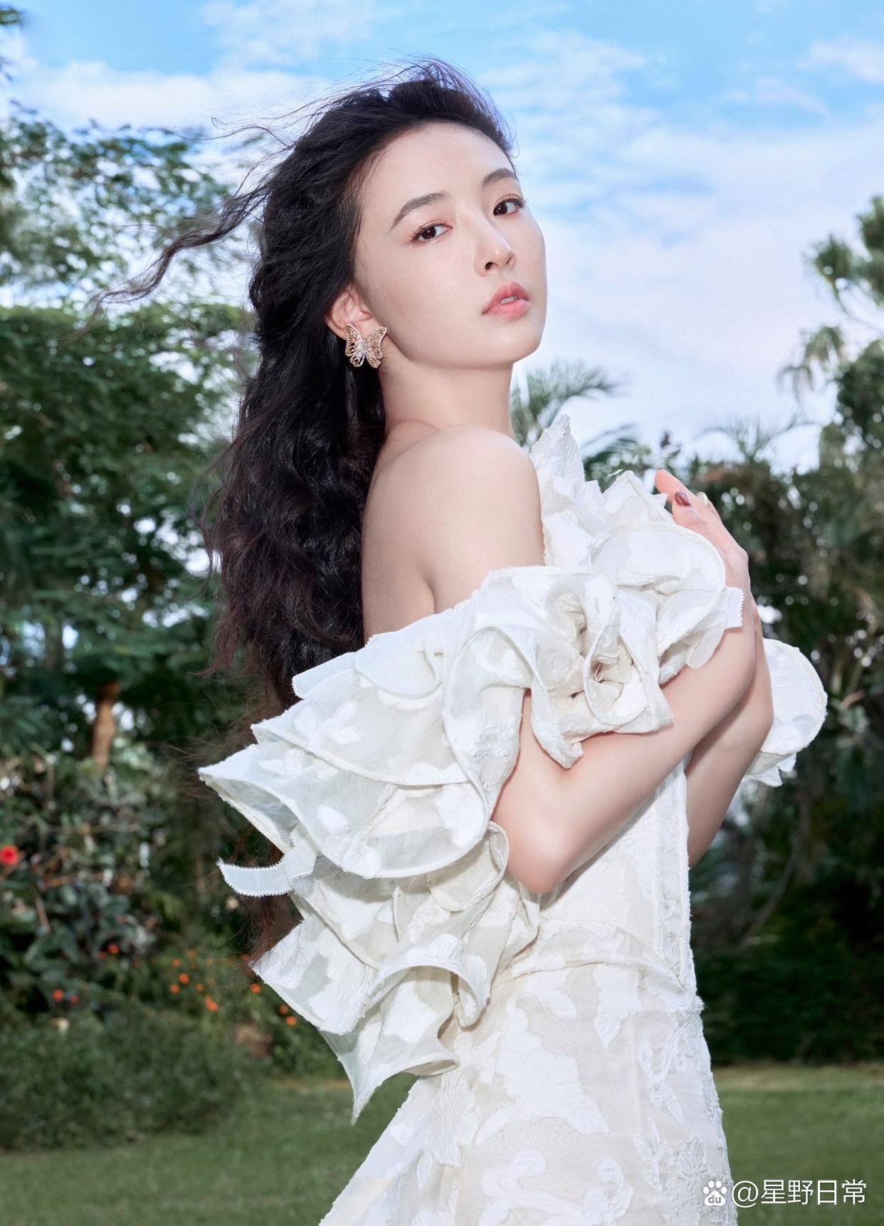 1.网传王菲如今愿意接洽综艺，很大程度是在为大女儿铺路，本质是各大平台借她天后的身份进行资源置换。2