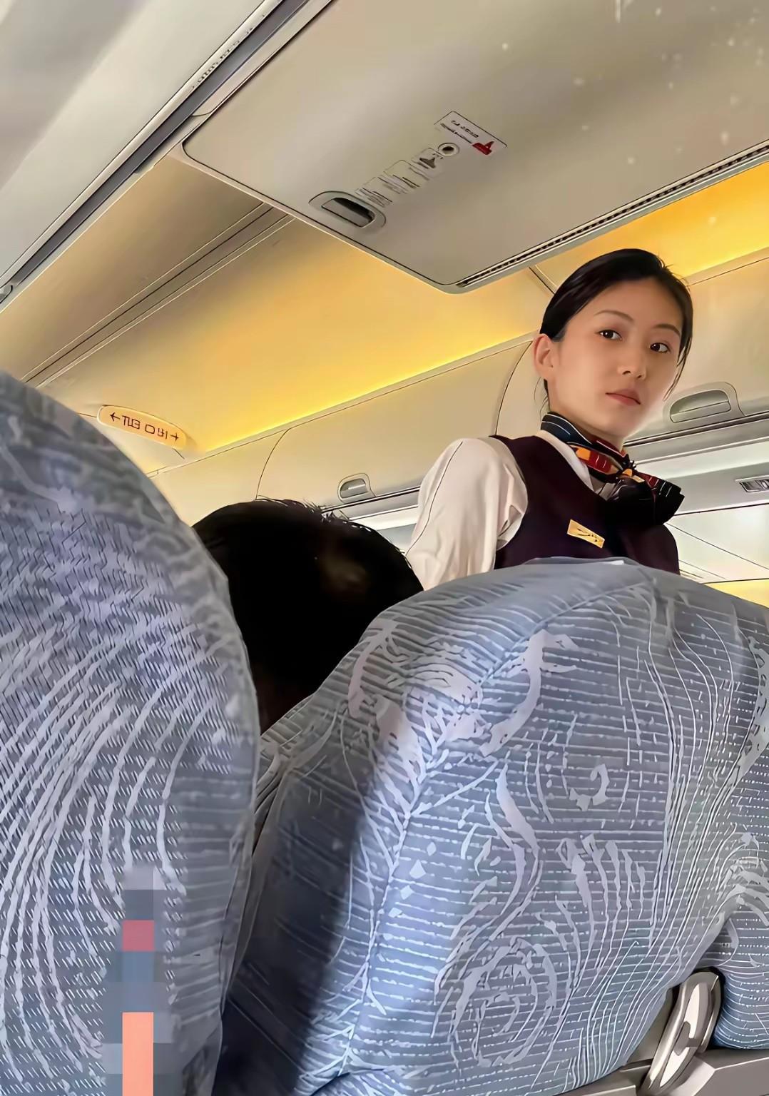 你发现了没有空姐没有一个不漂亮，为什么看起来都那么的好看，普通人咋就做不到这些呢