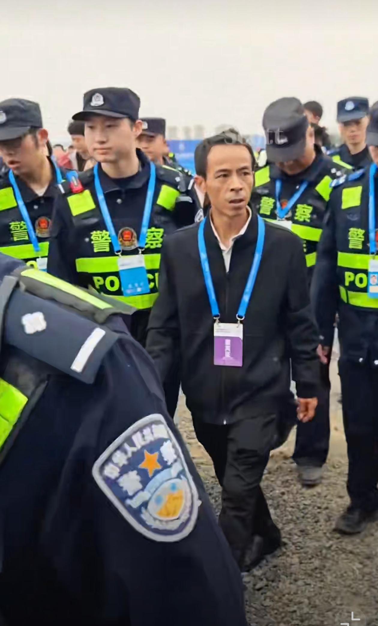 鸡排哥不愧是正摊级领导，全国巡炸南昌站，首先就是深入鸡层，再了解鸡层，最后落实到