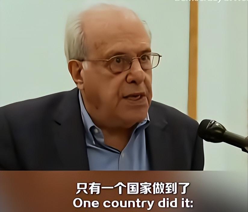 美国经济学家、耶鲁大学博士，理查德·沃尔夫说：40多年前，全世界都有一个经济发展