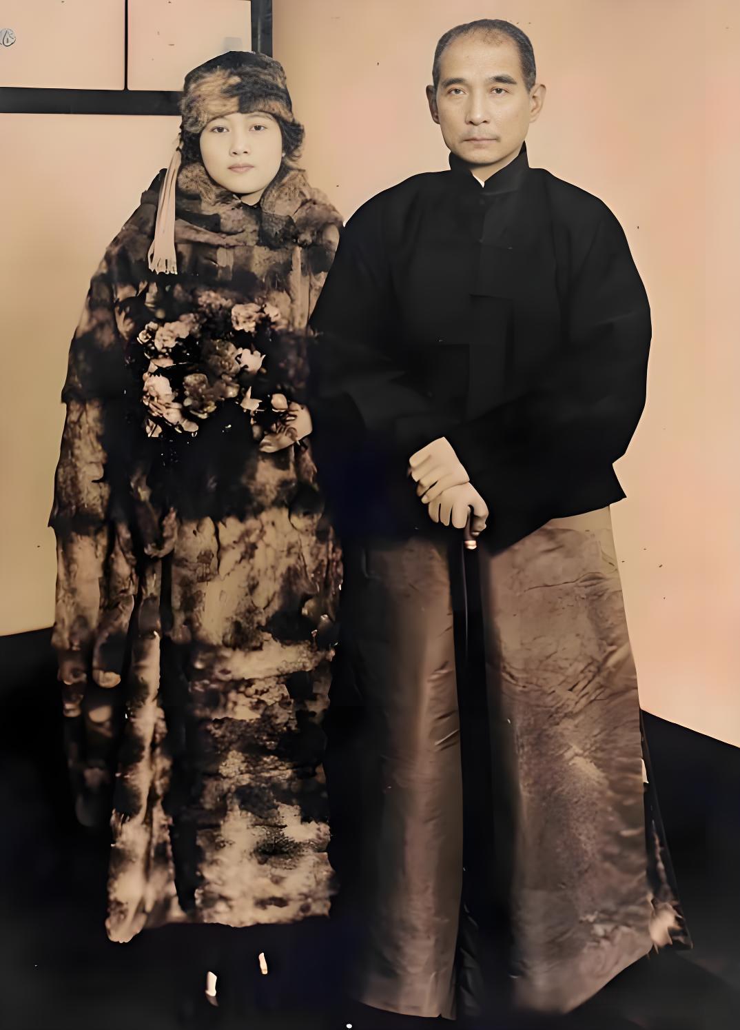 1935年，陕北红军快饿死了，是宋庆龄先生，押上全部身家救了这支队伍。193