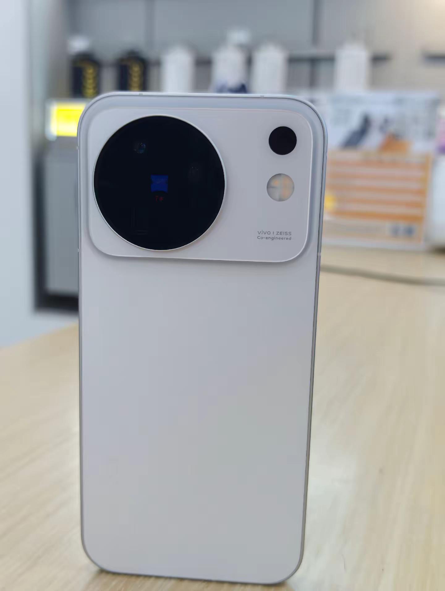 旗舰直屏你更喜欢哪一个vivo广东vivoX500系列手机新品体验