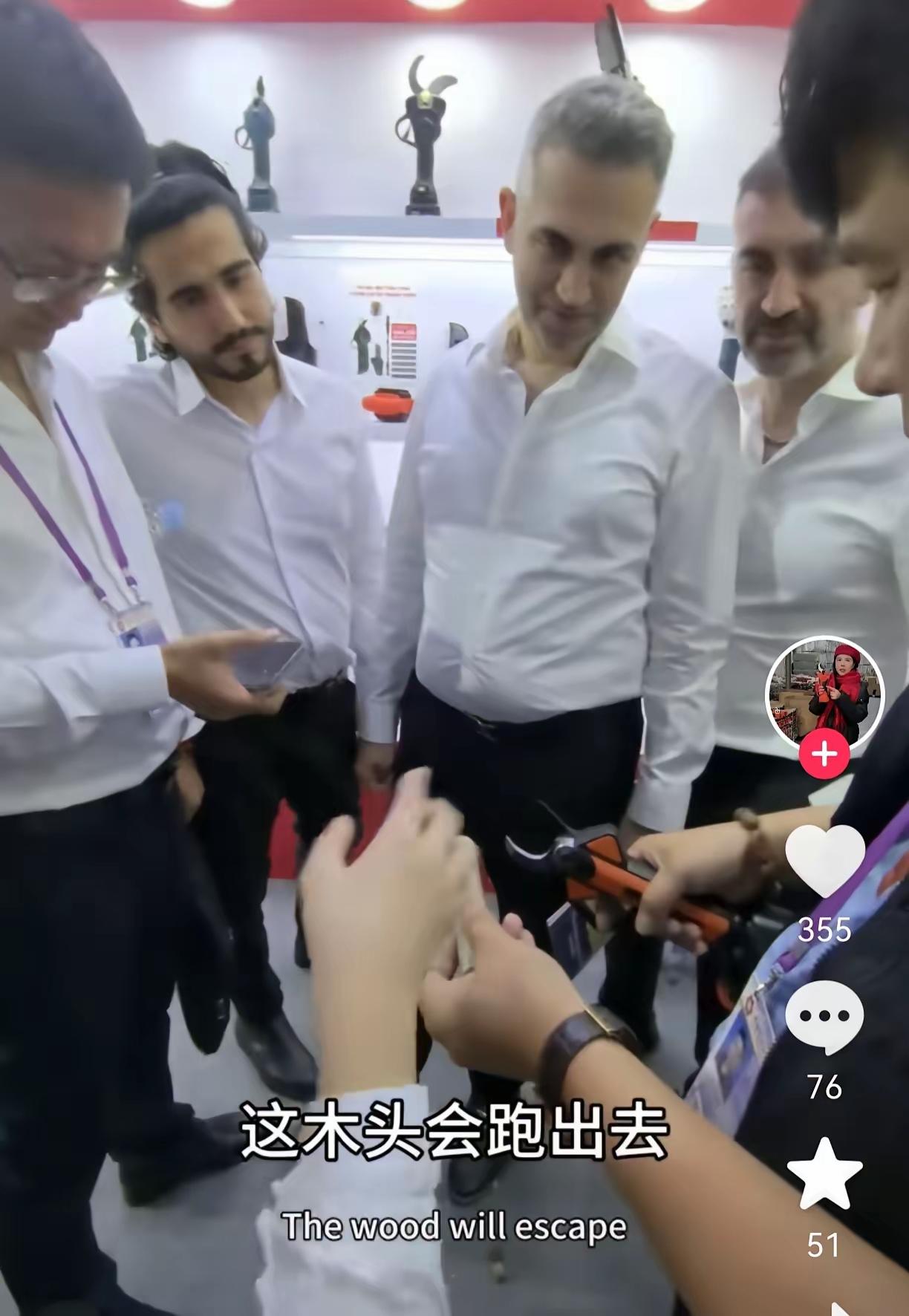 今年广交会现场直击：印度商家一大早堵在展馆门口，结果中午就空着手骂骂咧咧走了！