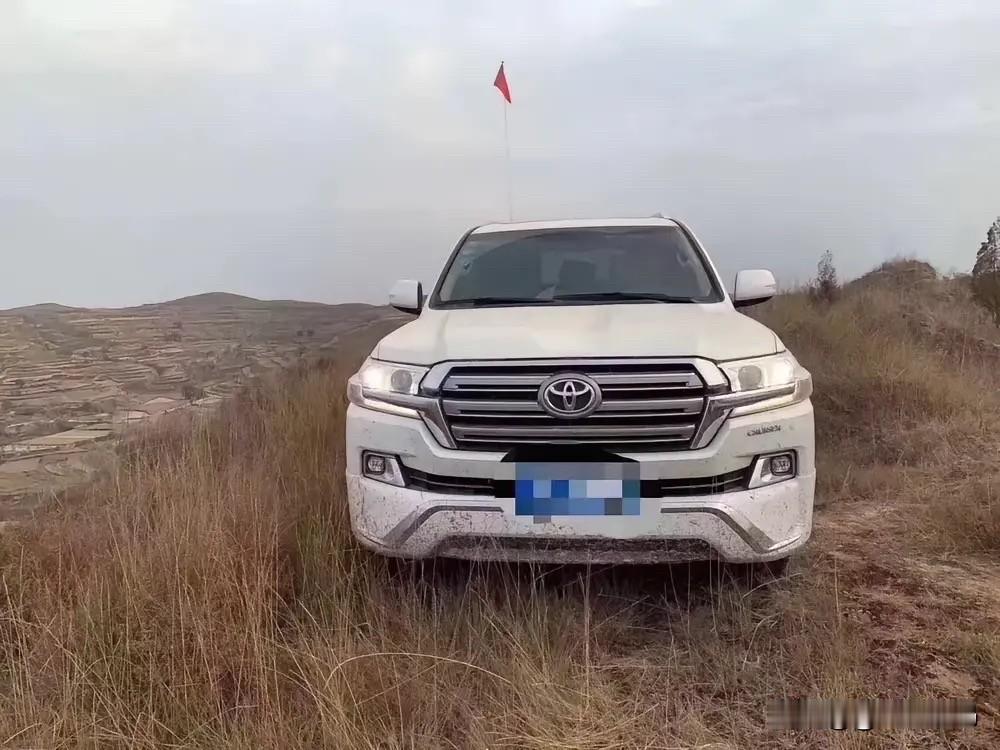 纠结柴油陆巡和汽油陆巡的，真的得看自己平时的用车场景，别光听别人说哪个更“硬”。