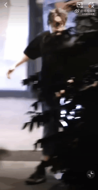 这个邓为私下真的是潮男来的吧！潮男走路又拽又帅！​​​