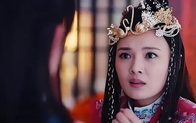 公元409年深夜，平城皇宫里传出一声惨叫。北魏开国皇帝拓跋珪从床上弹起，摸刀，刀