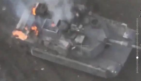 俄罗斯著名演员伊万·阿赫洛贝斯金履行了自己的承诺，向摧毁第一辆艾布拉姆斯坦克的俄