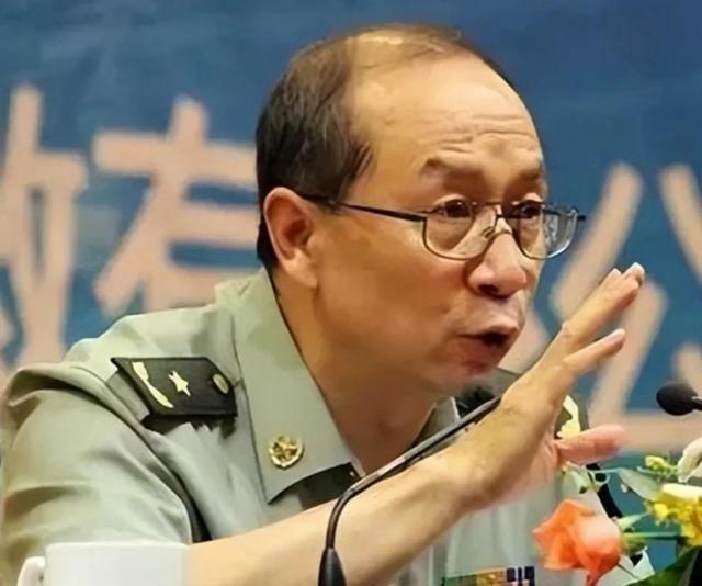 “如果中国继续在南海填海造岛，就用导弹全炸了！”面对美国的嚣张言论，金一南将军毫