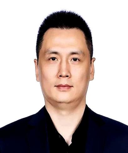 第四节分差被甩到30时，场边还没起身，卢伟才慢吞吞把替补叫来，连对东北老乡王博也