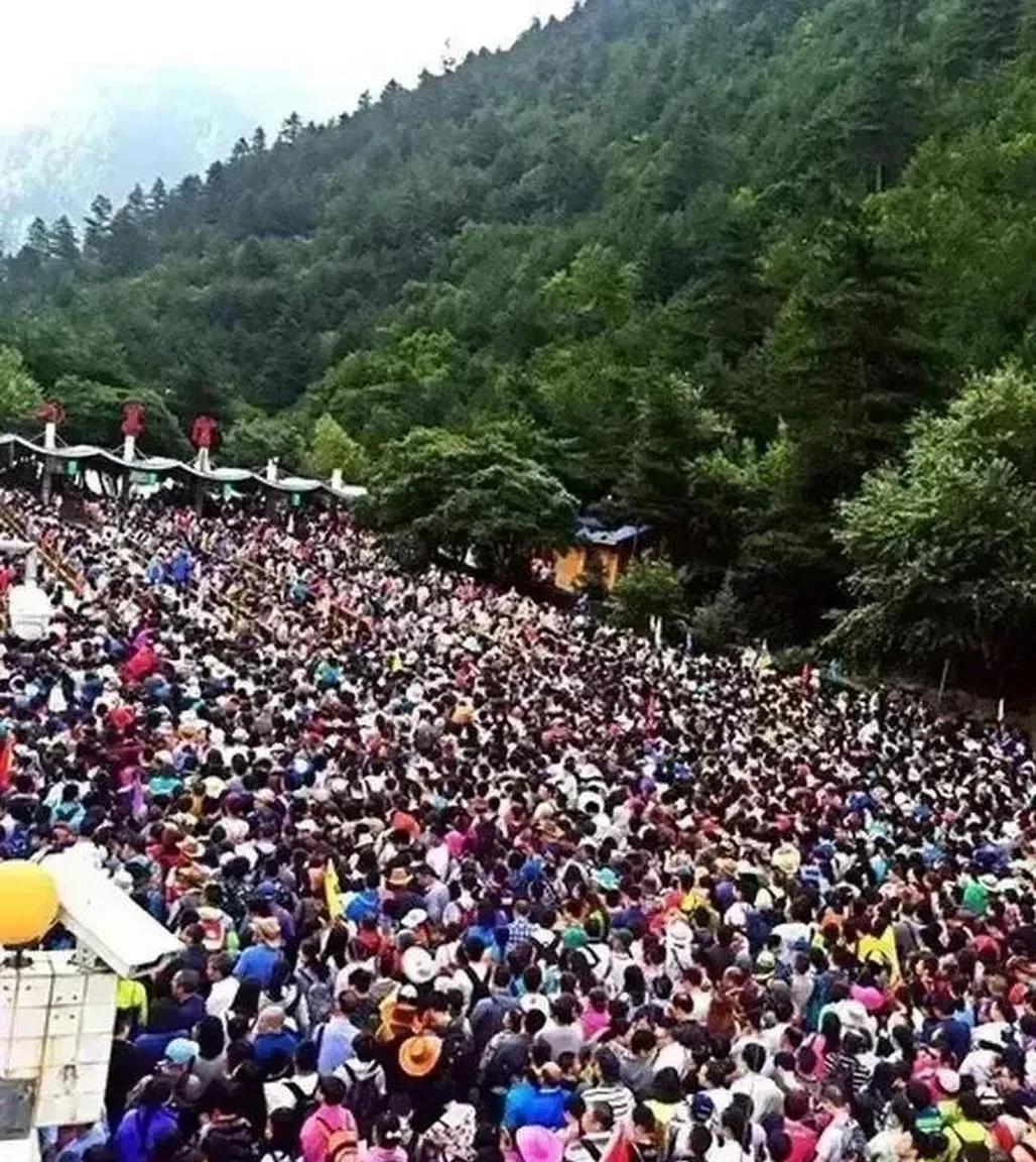 五一假期第一天，大家都出去了吗？我今天可饱尝这旅游的苦。我们一家是开车自驾游