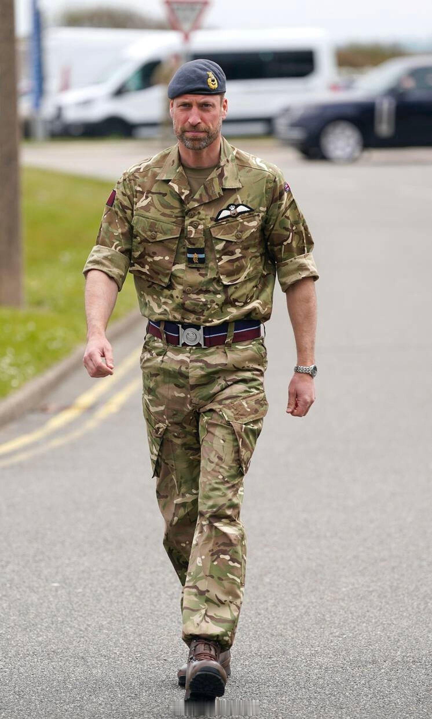 威廉王子为庆祝RAFValley成立8️⃣5️⃣周年，今天威廉王储在北威尔