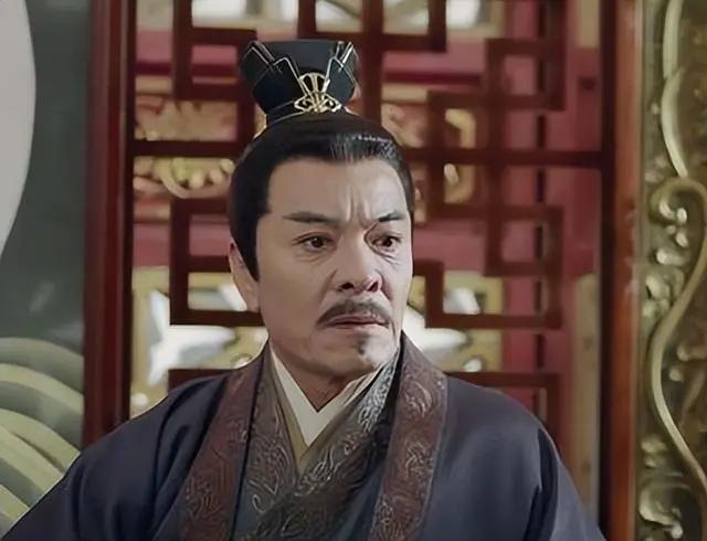 嘉靖十八年，卫辉行宫深夜突发大火，火势冲天，殿门封死。嘉靖皇帝被困火海，百官