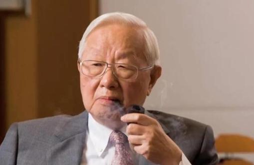 现在该轮到老美摸着中国过河了，中国又搞了个大动静，C-14核电池问世了。这玩意可