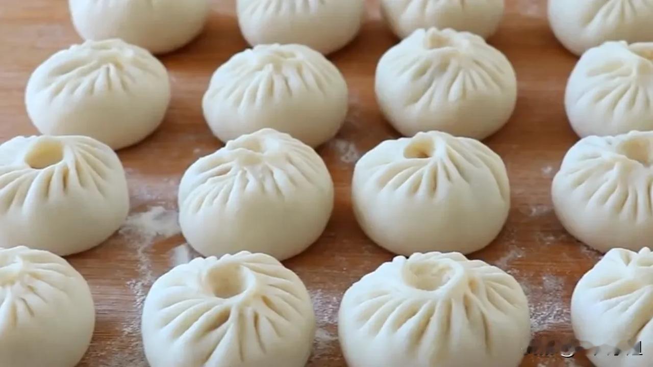 在外从不吃包子饺子馄饨，这些带馅的东西，在兰州我饺子馄饨包，包子就不会了，所以经