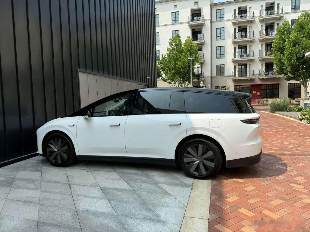 旅行车吧虽然你可以“重新定义”，但是怎么看都看不出SUV！也许叫做旅行车，还可以