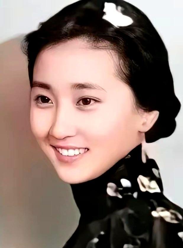钱学森的“霸道”求婚，藏着中国最硬核的浪漫1947年的上海，空气闷热得让人喘