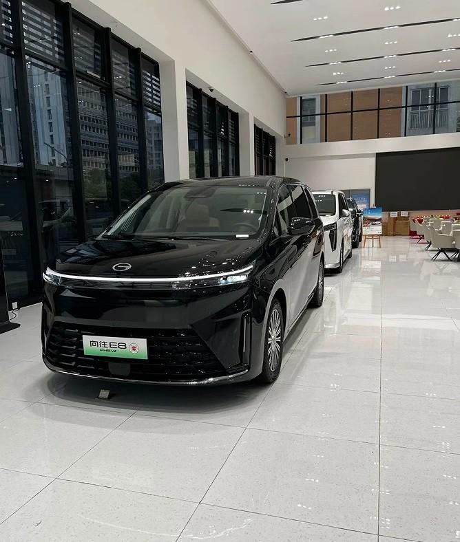 我这次去店里看了看2026款传祺E8PHEV的实车。这是一台主要面向家庭用户的