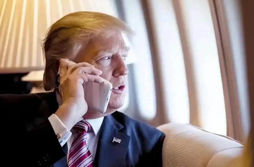 先炸楼后通话，这巴掌打得太现实了以色列刚炸了黎巴嫩的俄罗斯文化中心，大楼直