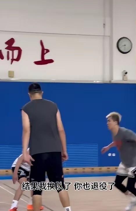 杨鸣补强机会来了！近期，郭艾伦不仅回到辽宁体育馆，而且还与韩德君一起上场打球。