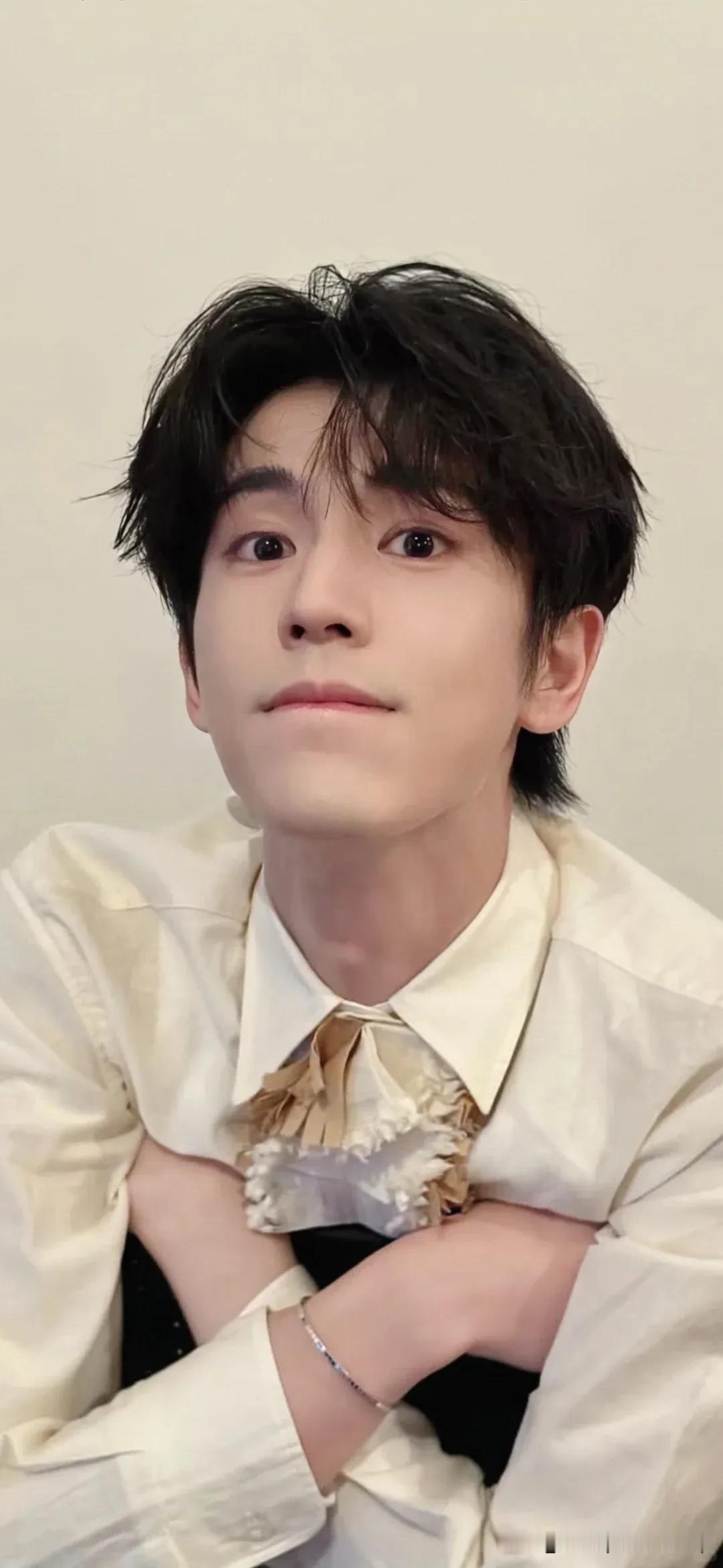 娱乐圈“荒诞剧场”：明星们的“迷惑行为”大起底娱乐圈，向来是个充满戏剧性与荒