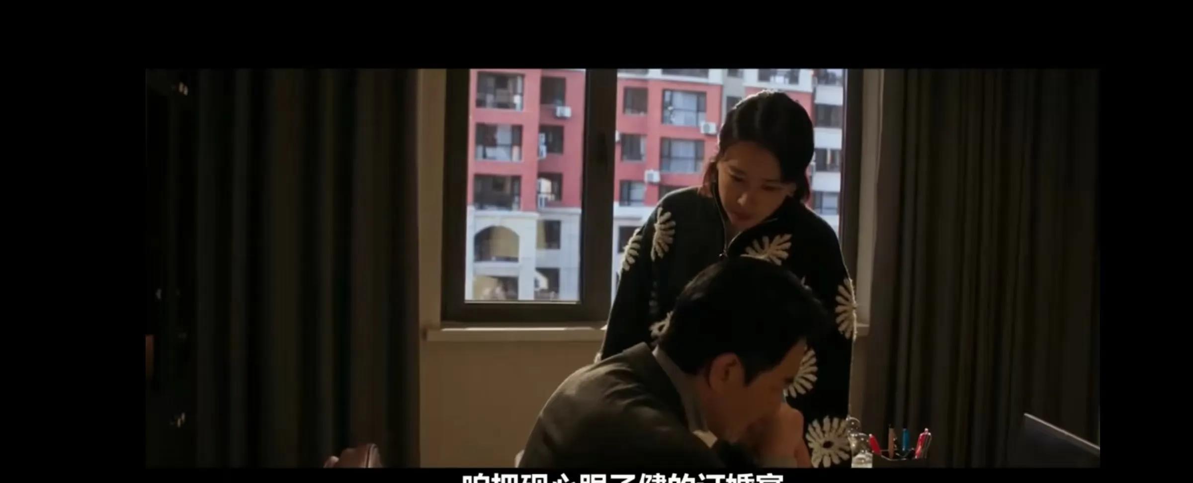 电视剧《以法之名》中李人俊肯定有问题，乔振兴出事没多久，他老婆就告诉他，让他和洪