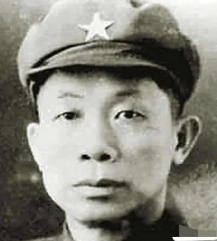 1950年海南解放时，四野官兵登岛后，望见前来接应的琼崖纵队战士们，官兵顿时泪如