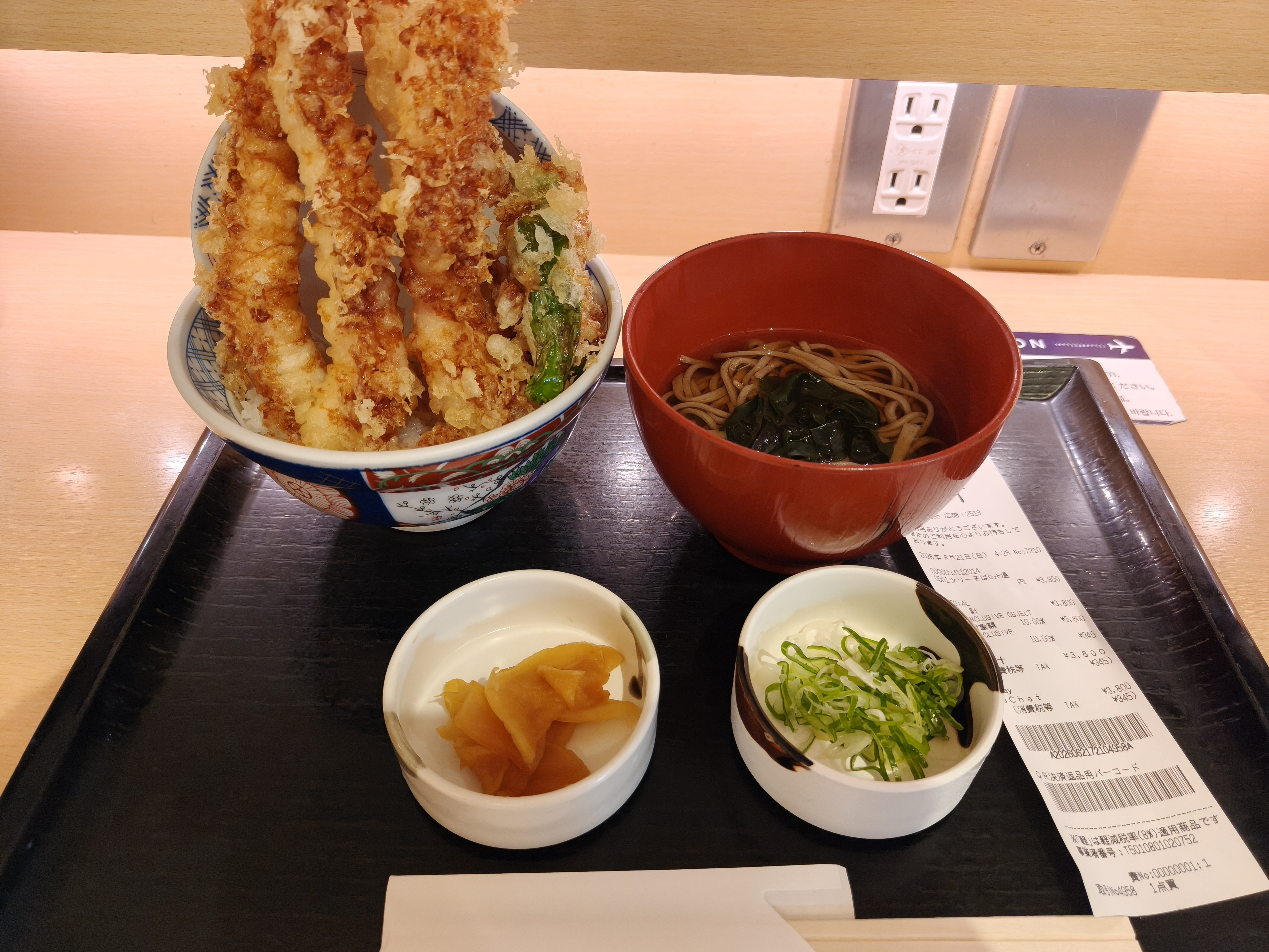 上餐前:160就160吧机场吃饭怎么可能便宜上餐后:卧槽牛批