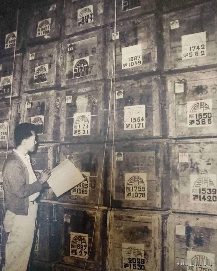 1965年之前，运抵台湾的北京故宫博物院藏品在台湾西北部雾峰附近的洞穴中存放了