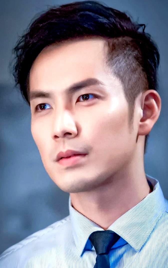 钟汉良不争不抢，在娱乐圈真是股清流。人家忙着营销炒作，他呢，就老老实实拍