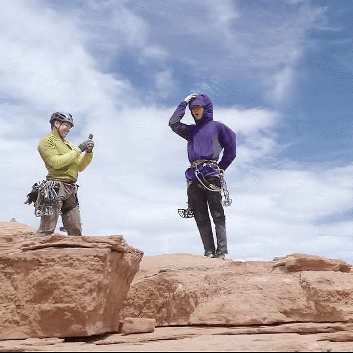 网友有一句话说的很准确:王一博玩儿的都是高端局。王一博和各领域里顶尖的大神，一群