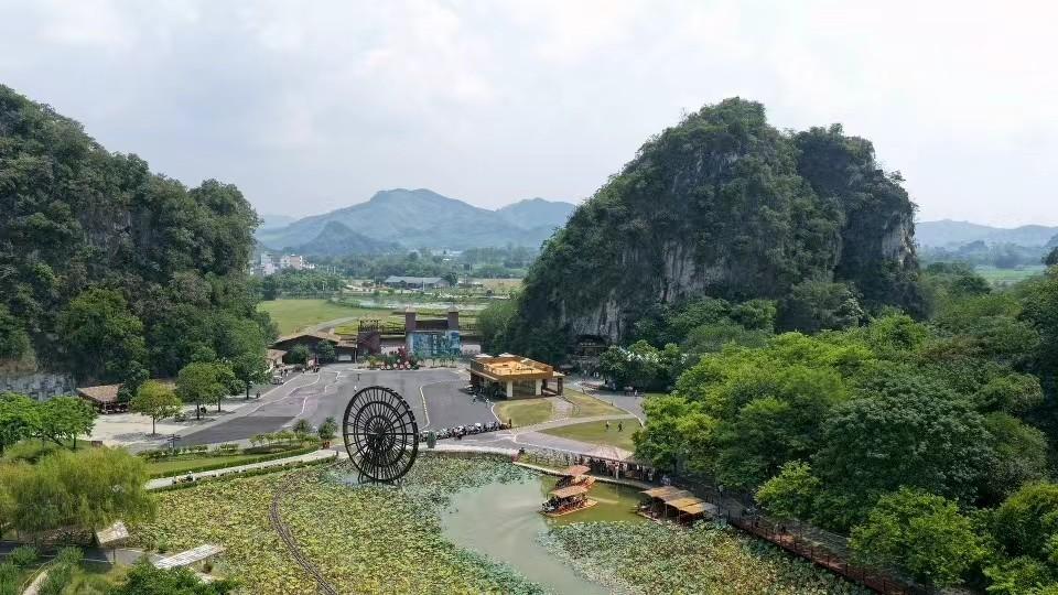 这里不是桂林，却拥有不输漓江的喀斯特峰林；这里不是婺源，却藏着鲜活治愈的岭南田园
