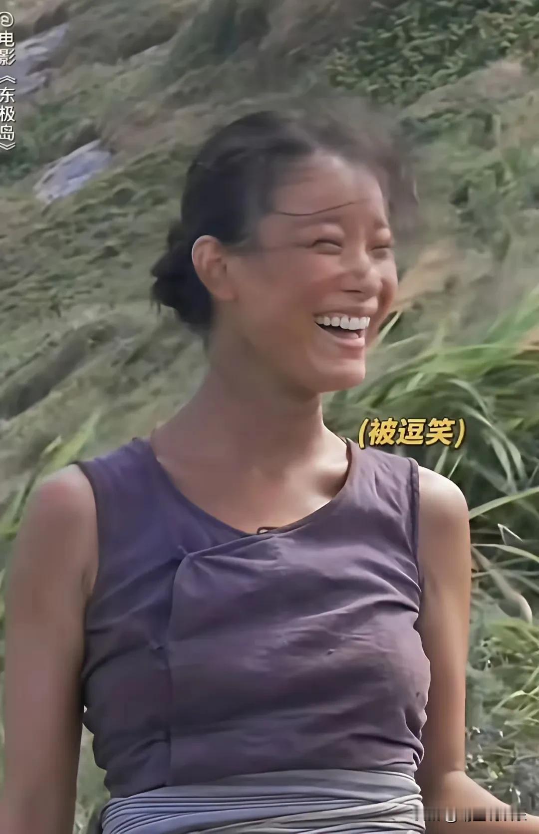 气质女神倪妮这回是真“拼”了，为呈现最好的人物形象，休息时都走到大太阳下晒黑本