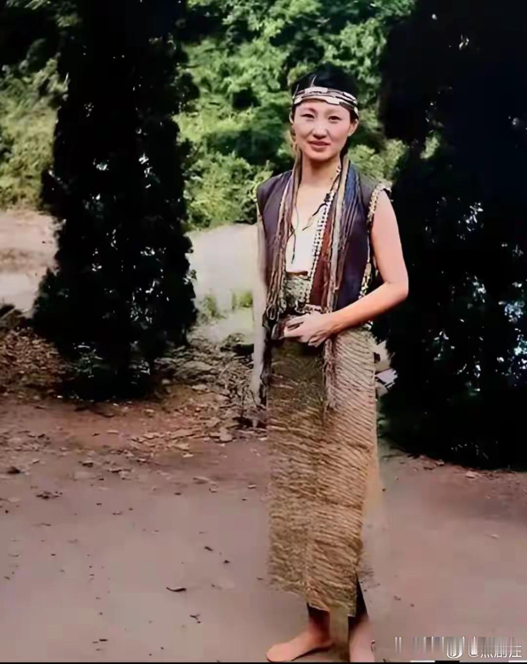 这是赵四小姐幽禁时真容，34岁赤脚穿民服惊艳时光