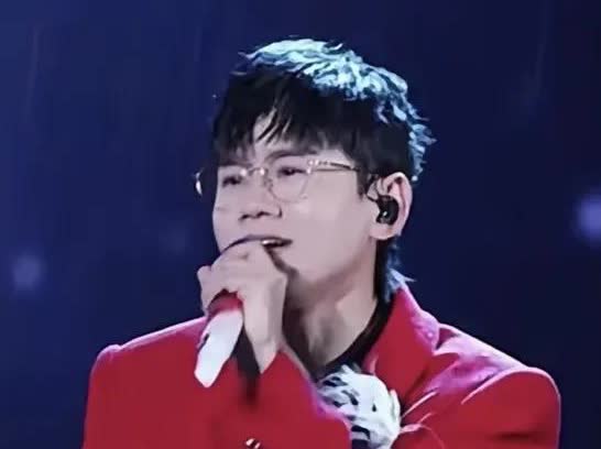 张杰演唱会成功的秘诀是什么张杰选择在北京鸟巢连开12场演唱会，很多人心中