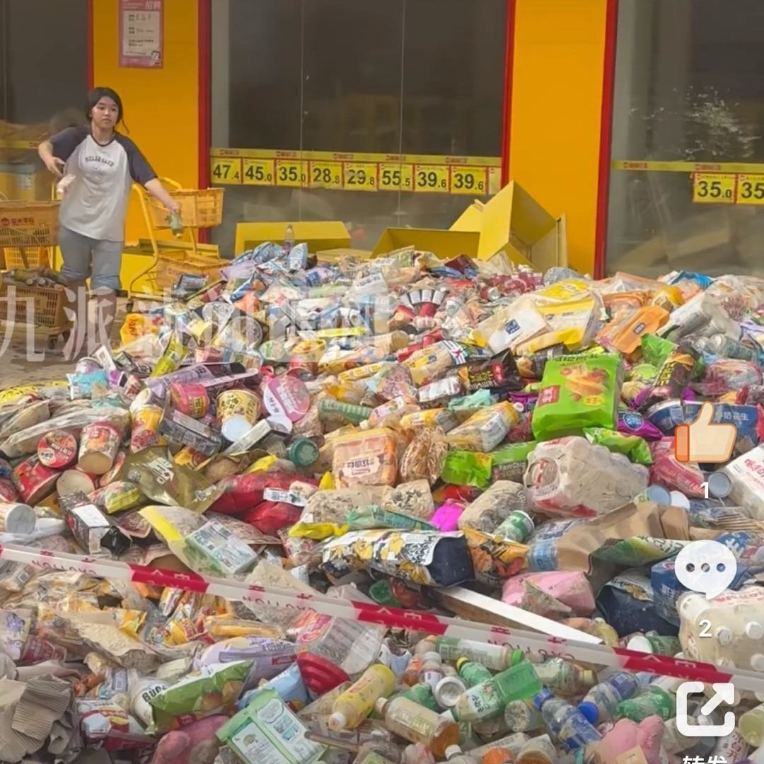 洪水退了，但有些东西必须永远留在水里。莆田这家零食店，开业不到一年，损失百万。店
