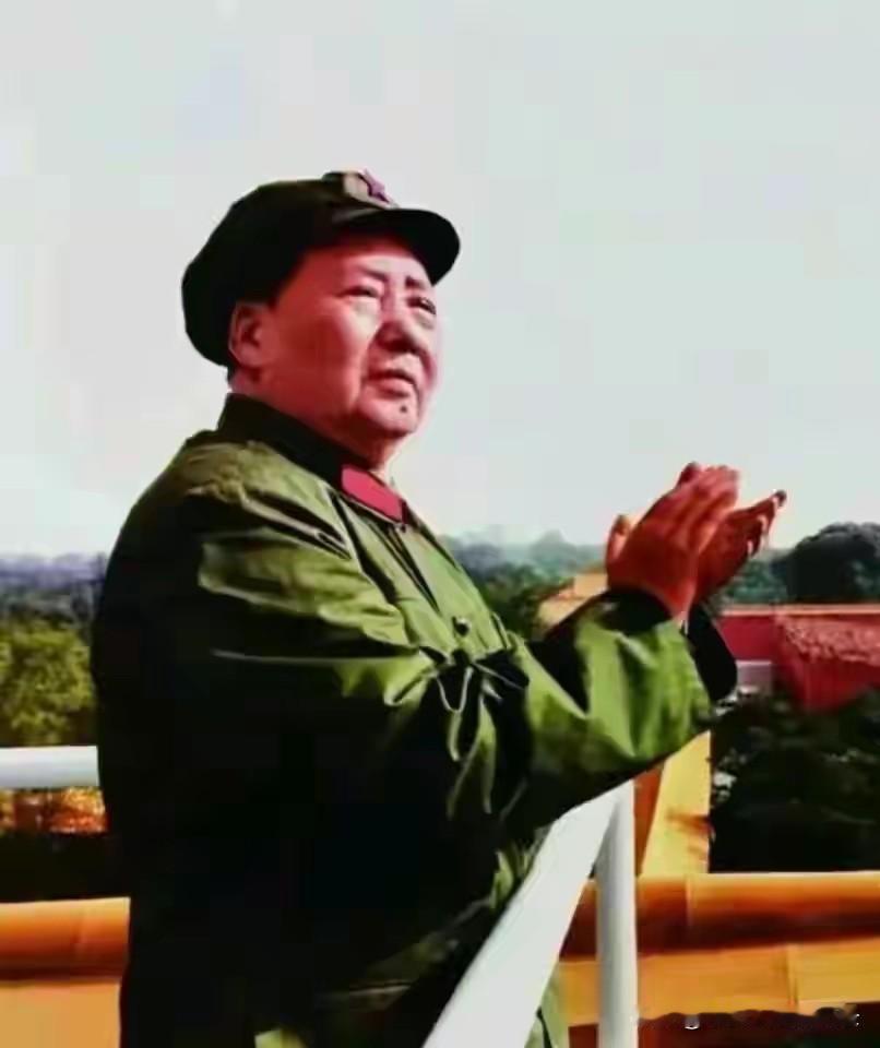 社会主义与资本主义的主要区别有三，一、社会主义坚持共产党执政，资本主义坚持多党竞