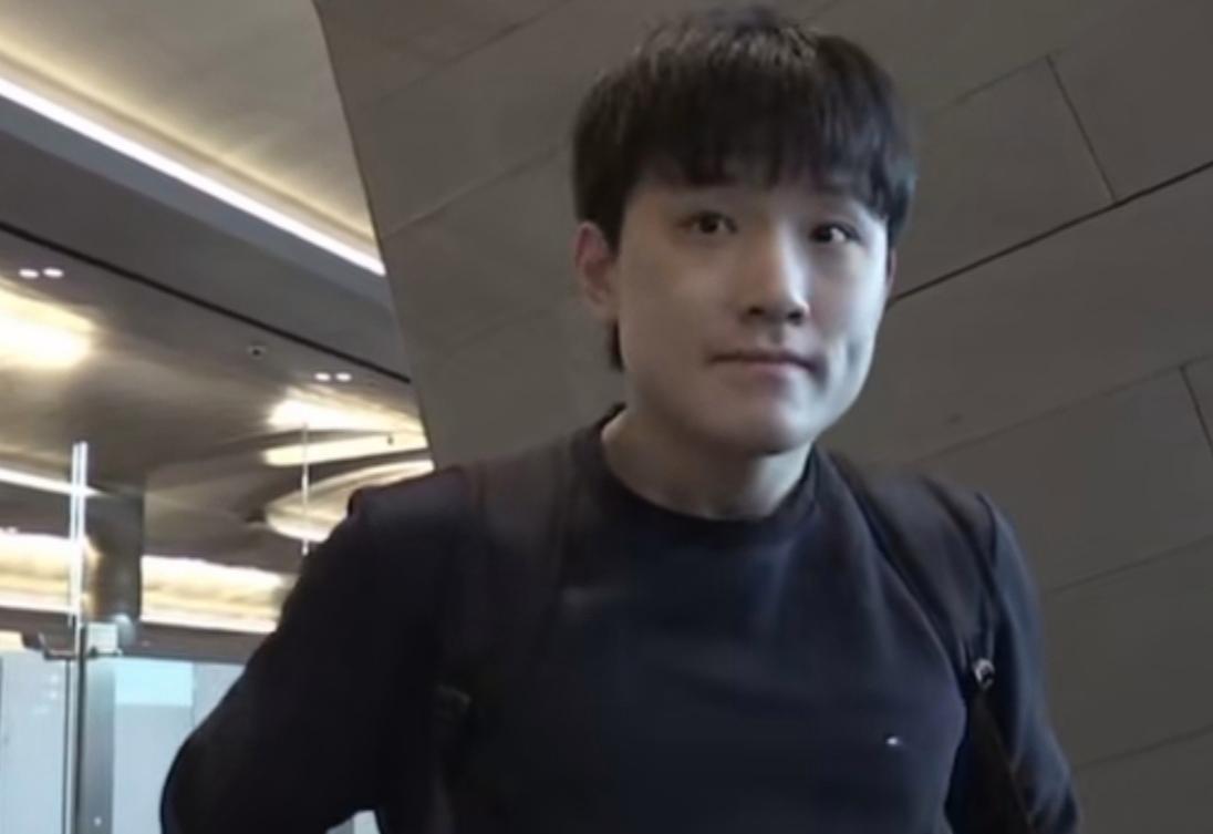 张本智和抵达多哈！面对采访说出了内心的真实目标“这一路基本都有睡觉，感觉还可