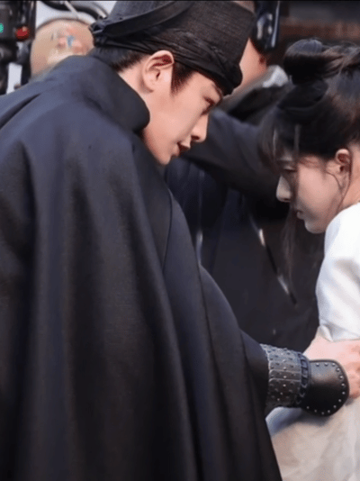 丁禹兮司宫令喂宋祖儿吃药路透怎么感觉路透虐虐的啊！丁禹兮果然演的是疯批，连喂药都