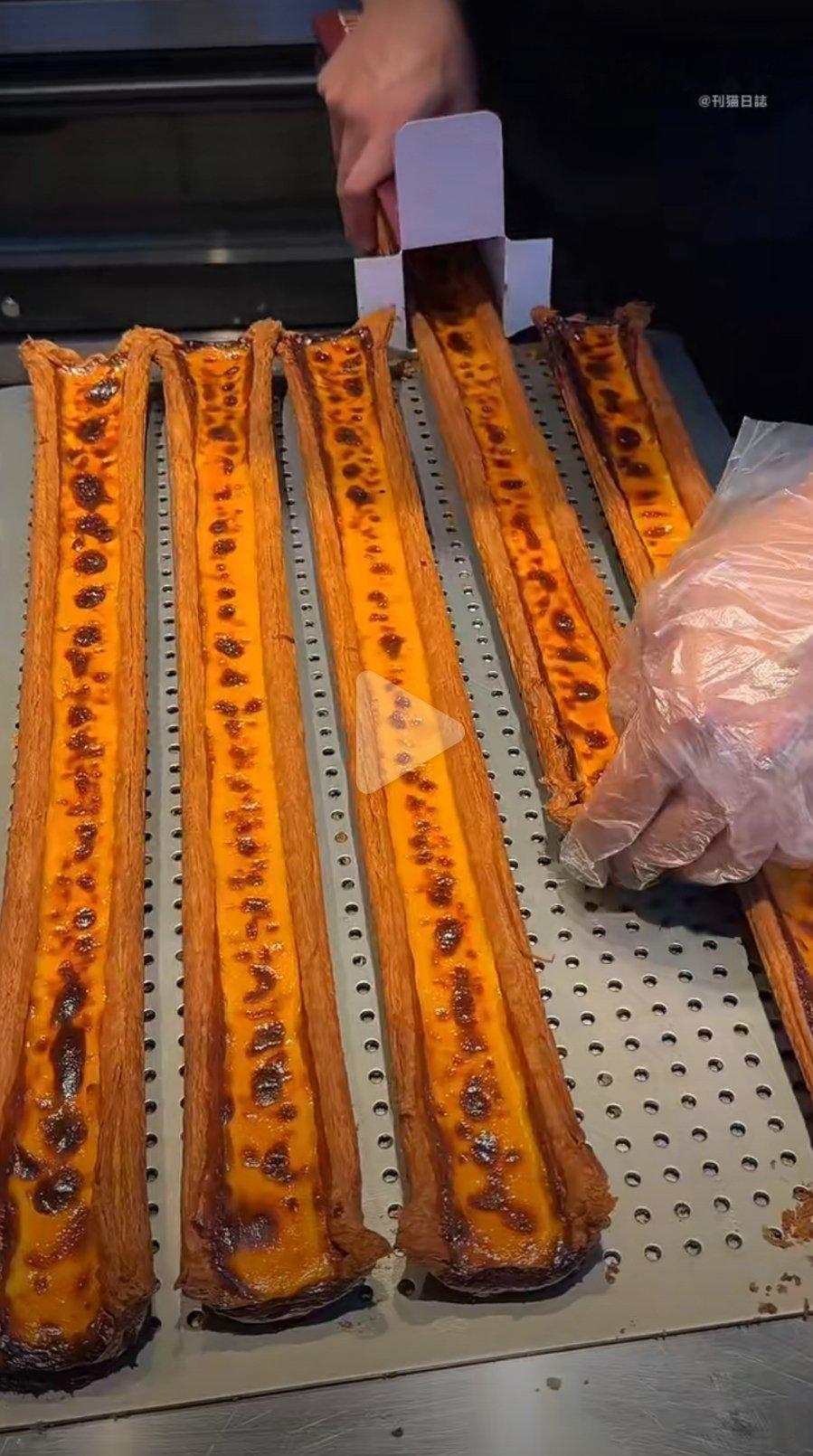 超长蛋挞陆续下架有的人说好吃，有的人说不好吃，到底好不好吃？[笑着哭]​​​
