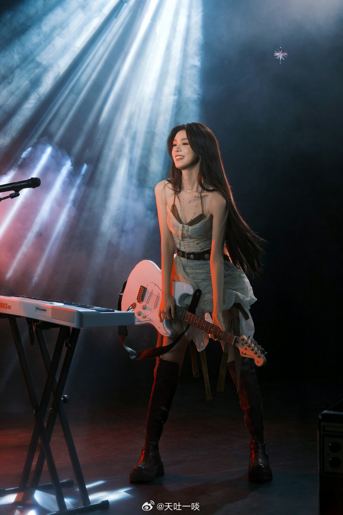 女团风吊带纱裙、笑容甜美气质纯欲——陈瑶。每日明星美图分享乘风2026一公选歌组