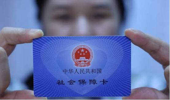 你敢信吗？灵活就业者每月交1000元，个人账户仅400元，另600元直接划进统筹