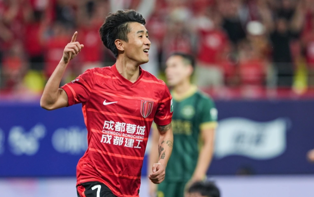 韦世豪自从当了队长以后不管是心态还是踢球方式都有了质变，今天全场虚都没受影响，虽