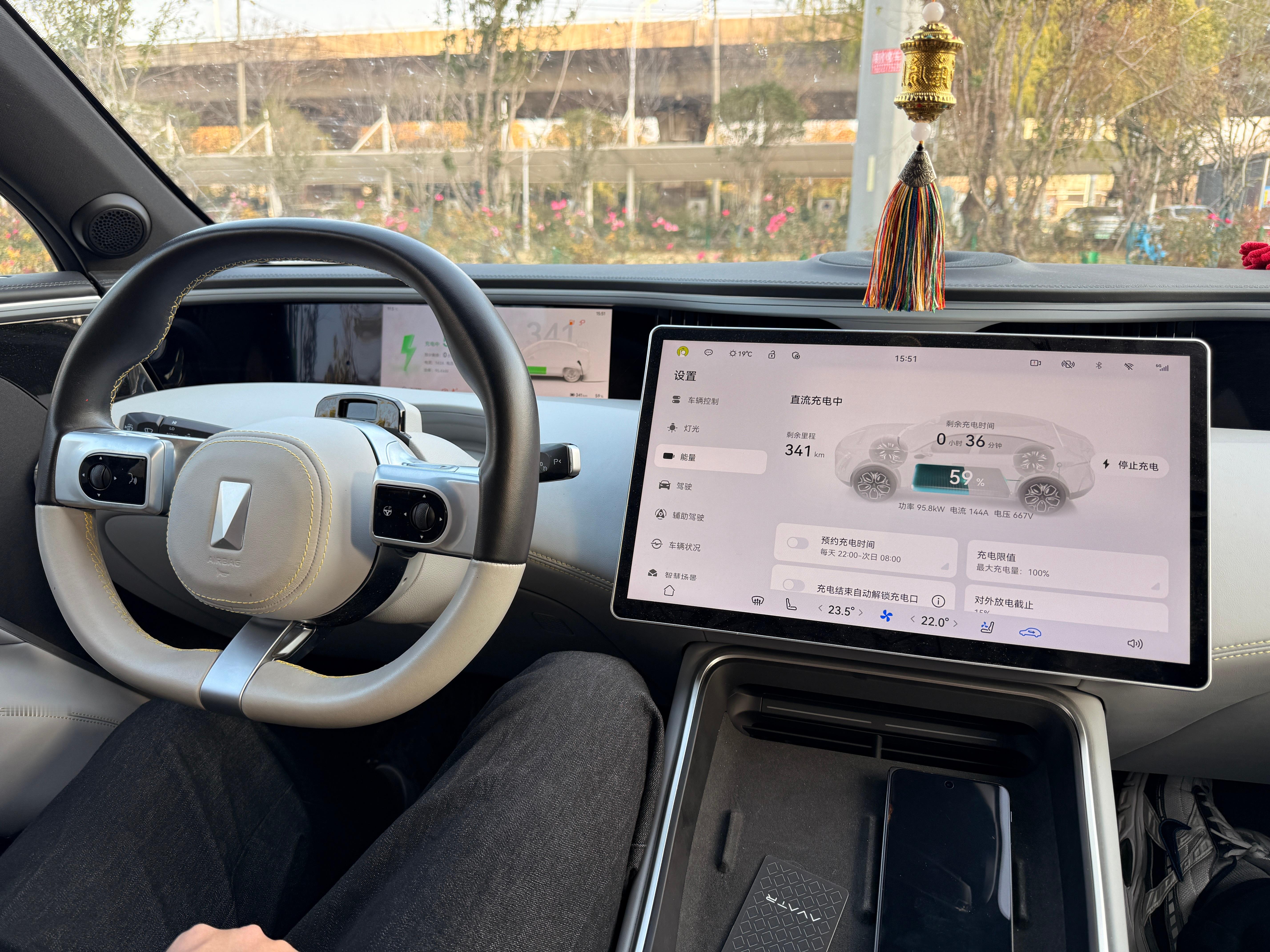 昨天拉着三年36000+公里的阿维塔11双电机测了波续航出发前表显580的满电